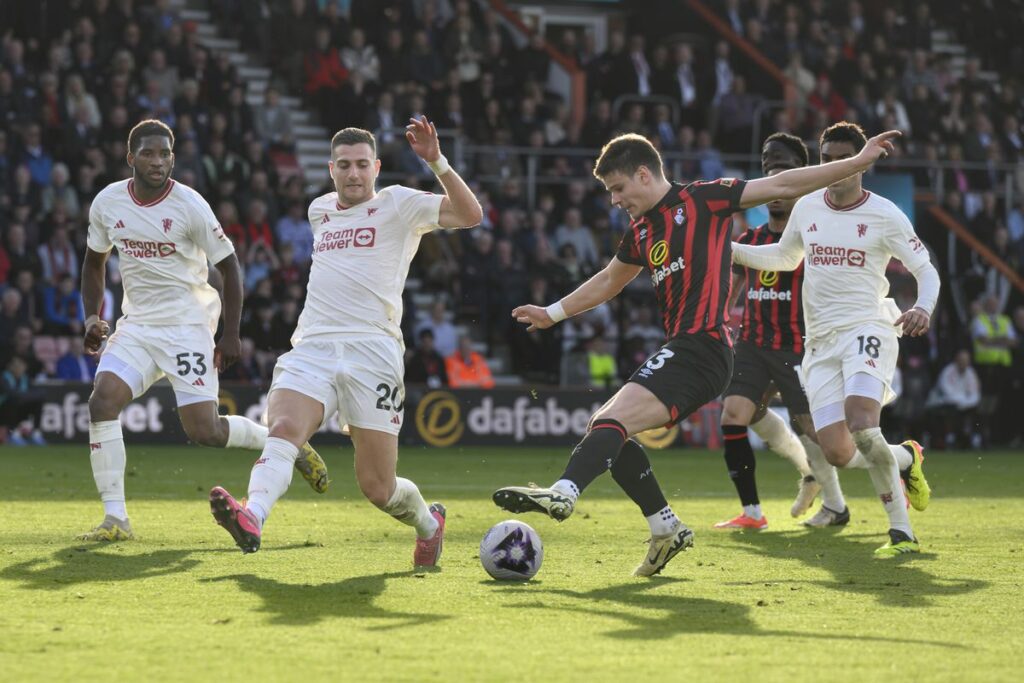 Nhận định soi kèo Manchester United vs Bournemouth vào 21h00 ngày 22/12/2024 nhan-dinh-soi-keo-manchester-united-vs-bournemouth-vao-21h00-ngay-22-12-2024-1
